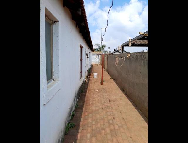 3 BEDROOM HOUSE FOR SALE IN PROTEA GLEN